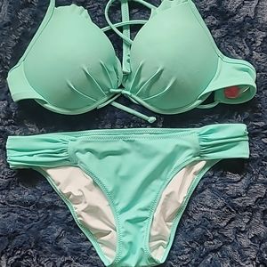 The Knockout Bikini by VS.  Top is a 34d and cheeky bottoms are a sm.